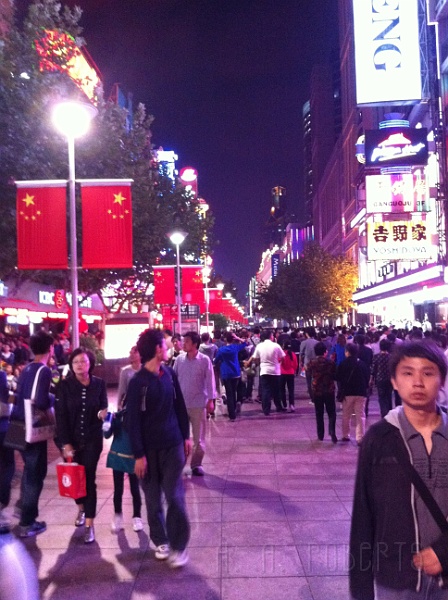 sh47.jpg - This is east Nanjing road which is like Fifth Ave in New York except it's cordoned off from traffic.