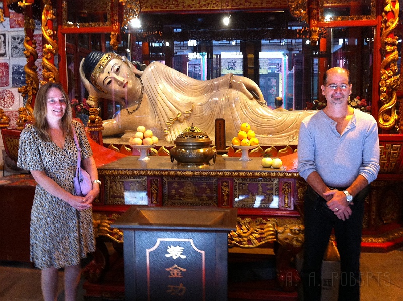 sh6.jpg - Tourist shot with the relaxed and well fed Jade Buddha.