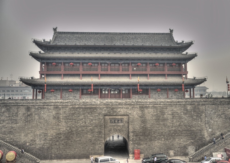 x10.jpg - This is the main gate of the city walls