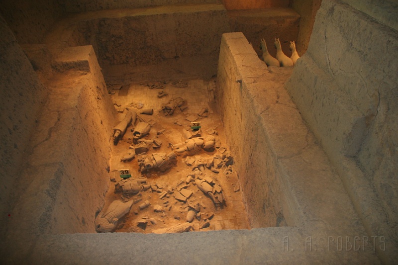 x29.jpg - This is a shot from one of the smaller dig sites.  It is in a separate building with newer technology.