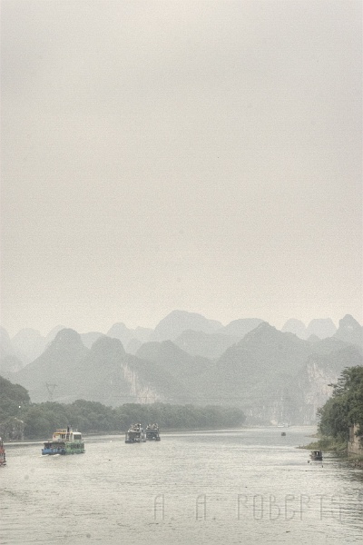 ys35.jpg - So after our first night in Guilin we went down the next day to the river docks where we would begin our  river tour.  This is the start of the trip.