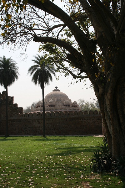 IMG_5836.JPG - There are a couple of side tombs and Mosques to the Humayun's Tomb complex.  This is one of those.