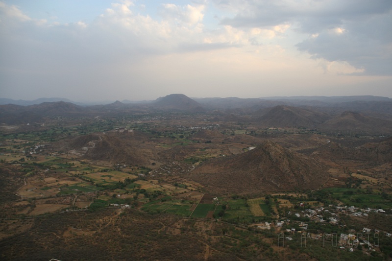 IMG_6972.JPG - This is looking almost straight out from the Monsoon Palace.
