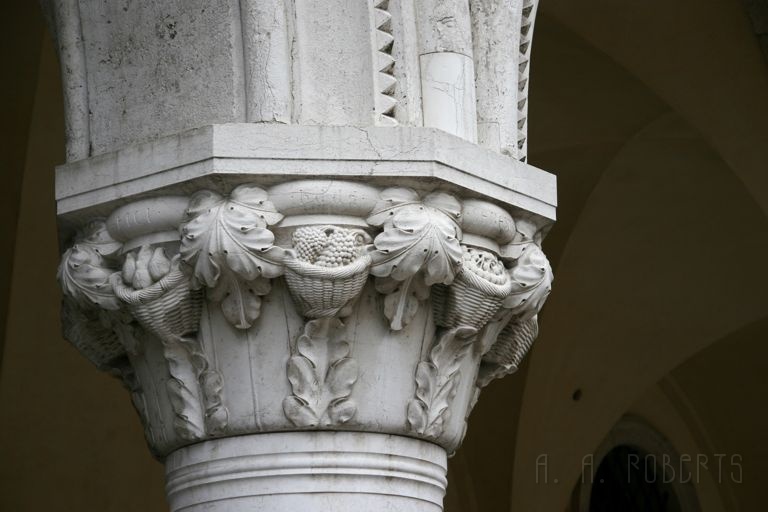 IMG_3364.jpg - This is some detail on one of the columns.