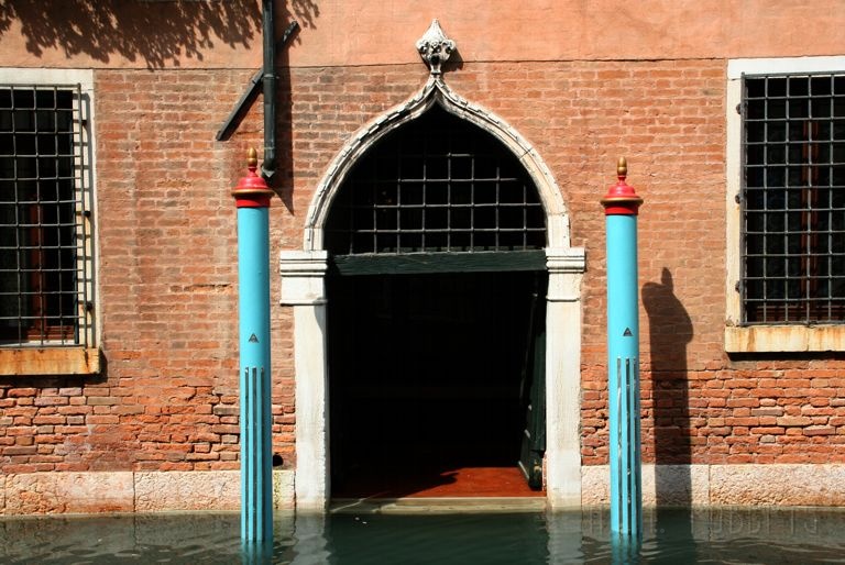 IMG_3494.jpg - When you wake up in the morning in Venice you want to be sure you leave by the correct door.