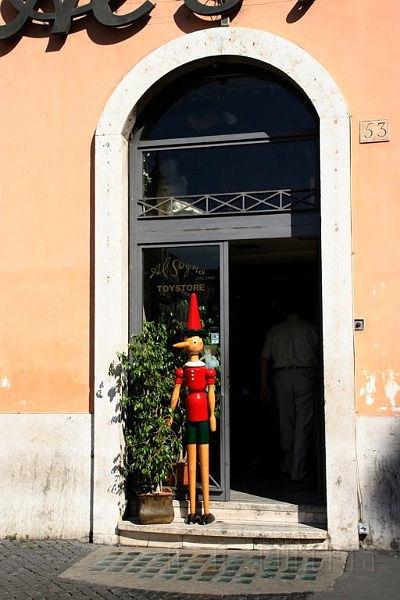 IMG_4078.jpg - When I wa in Rome I often felt like I was being watched by little wooden men with big noses... they're every where.