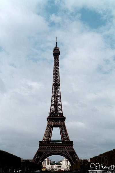 eiffel.jpg - Your standard Eiffel shot.