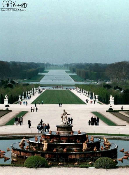versailles1.jpg - Versailles was the summer palace of King Louis.  It almost bankrupted france and helped start the revolution.