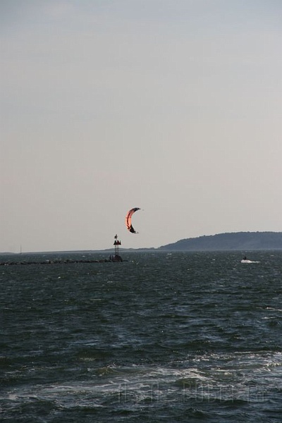 IMG_1937.jpg - Kite surfing really looks fun.