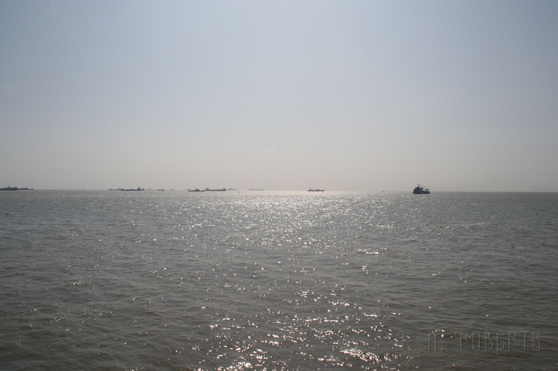 shsh14.jpg - As you can see traffic is thick on the high seas near Shanghai.