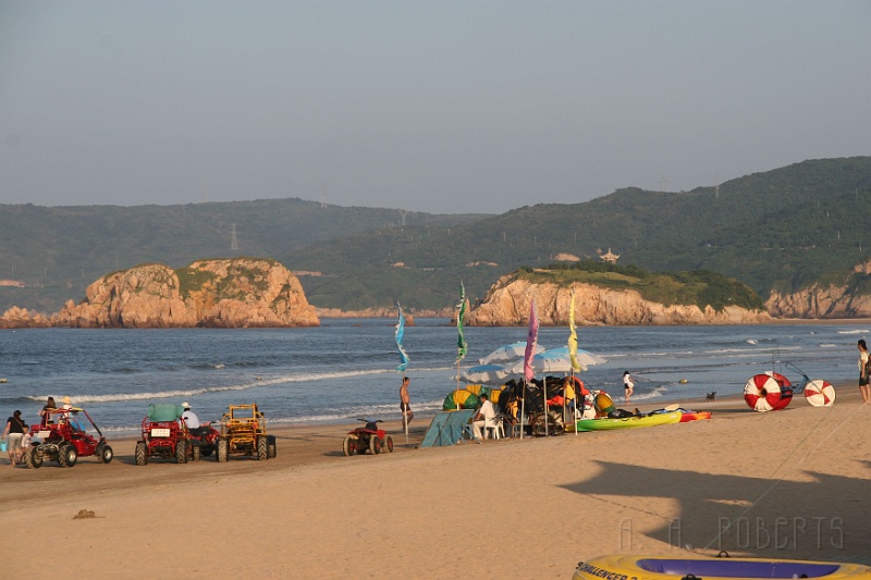 shsh8.jpg - You can rent funky go-carts on the beach and terrorize everyone.