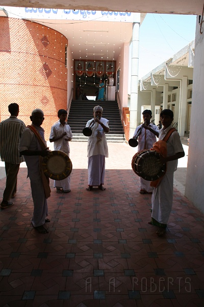 IMG_4985.JPG - The boys in the band.