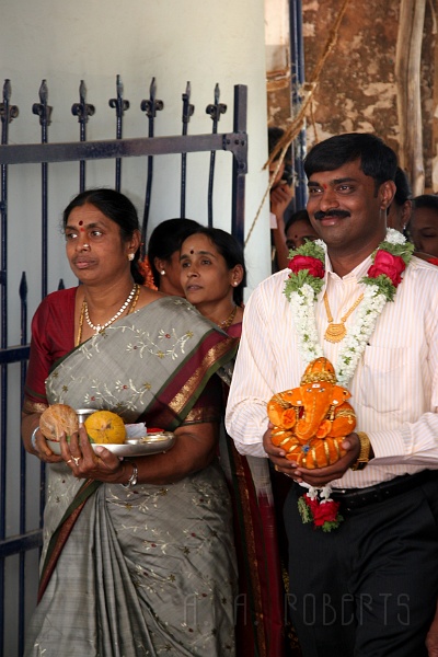 IMG_4989.JPG - That's the groom's mom on the left.  The Groom's name is Harsha.