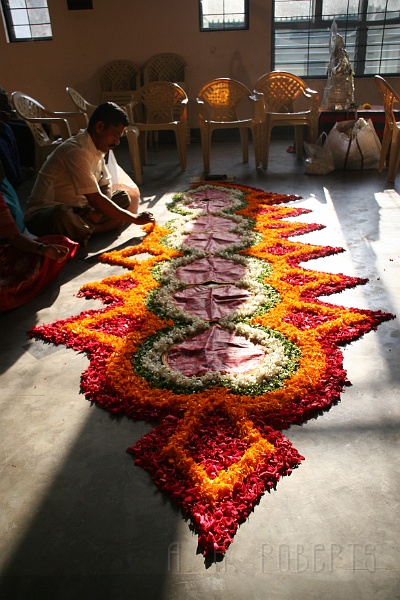 IMG_5209.JPG - We have another flower gauntlet being constructed here.  This one is for the groom.