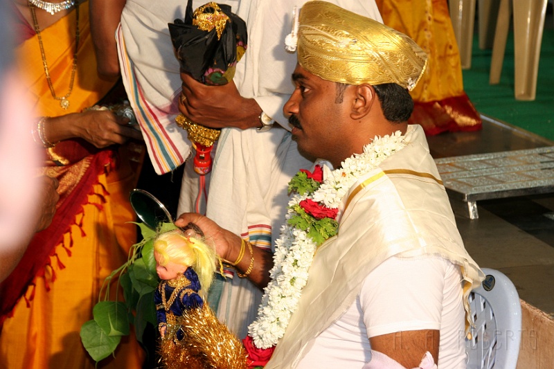 IMG_5258.JPG - It turns out the Ganesh Plushy has a coconut inside!