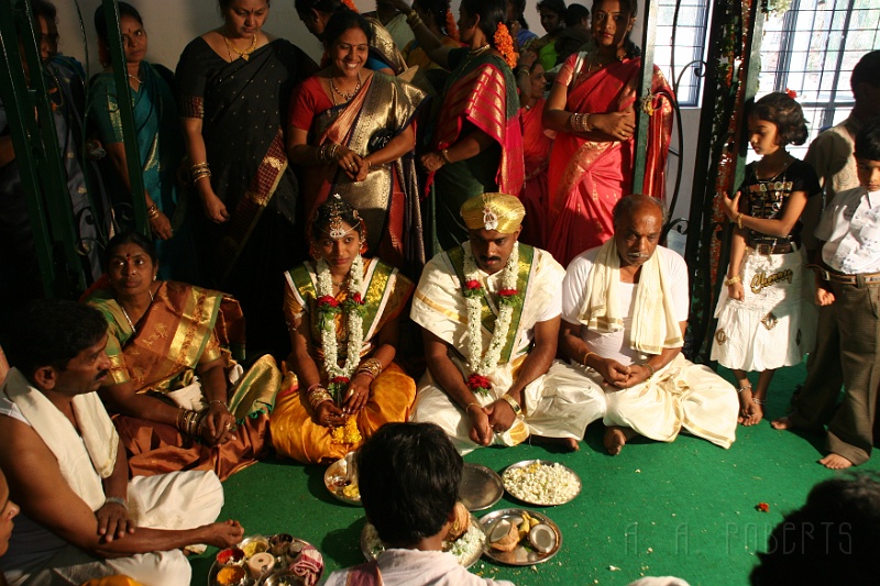 IMG_5332.JPG - This is the actual tieing the knot  ceremony.