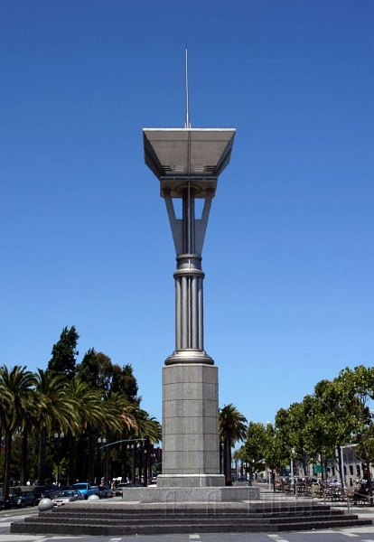 sfsculp3.jpg - Another sculpture near the ferry port.